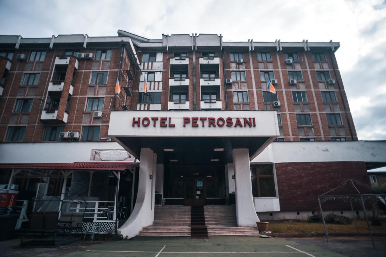 Petrosani Camere De Inchiriat - Hotel Petroshani Srl Extérieur photo