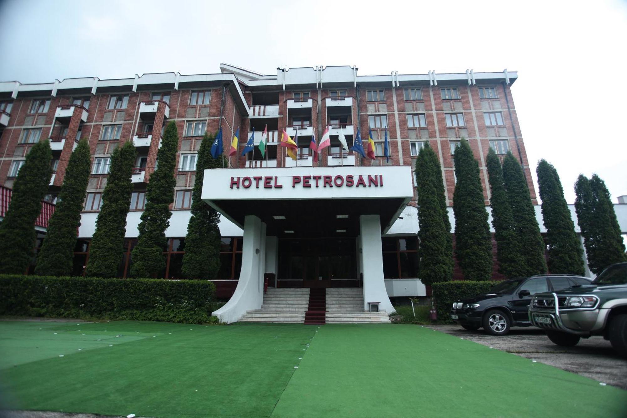 Petrosani Camere De Inchiriat - Hotel Petroshani Srl Extérieur photo